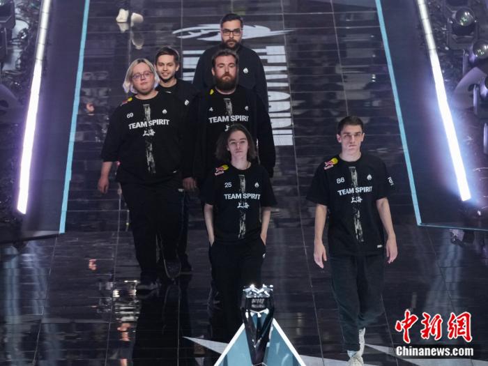 Spirit夺得上海Major冠军，17岁donk创造历史：成为最