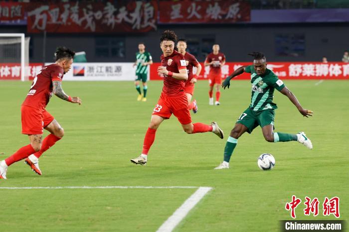 巴尔加斯长距离奔袭破门助海港客场2-1击败浙江