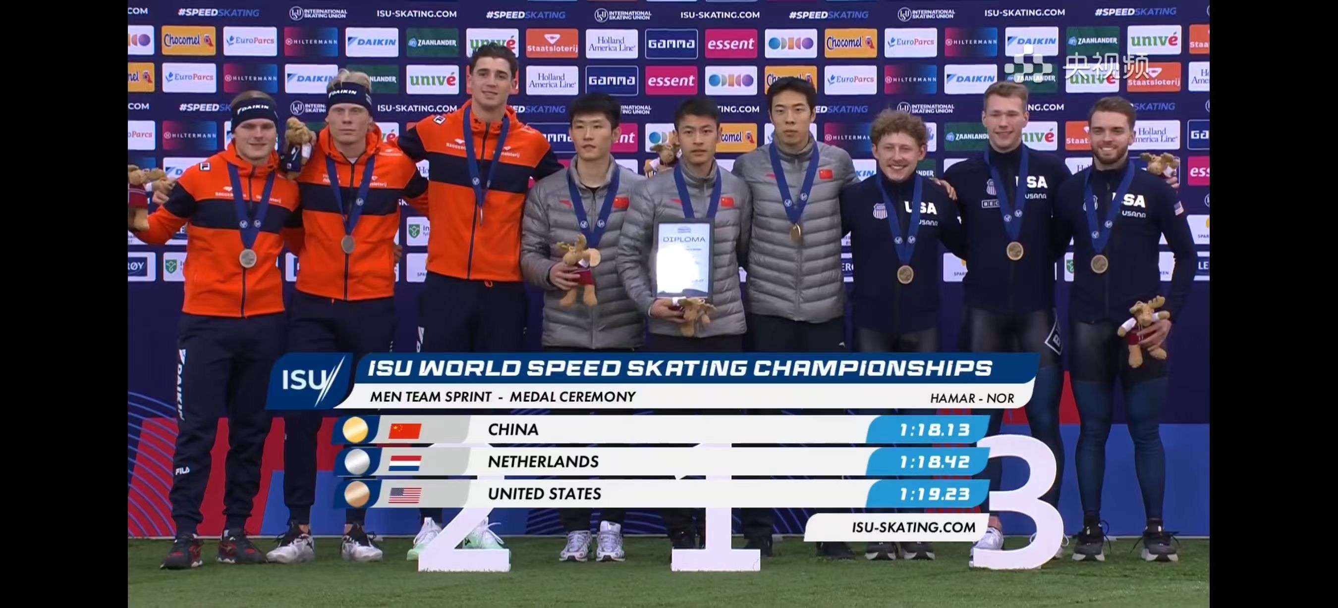 中国男子速滑队首夺世锦赛团体追逐赛金牌