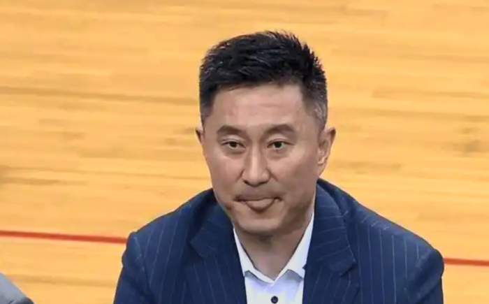 上海久事26篮板屠戮广东宏远，怀特塞德单挑全华