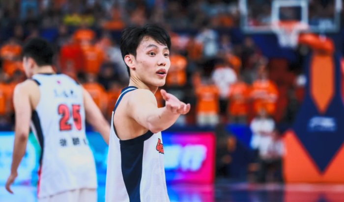 上海久事26篮板屠戮广东宏远，怀特塞德单挑全华