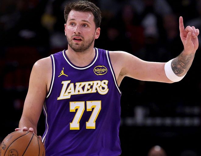 东契奇单场43分率队胜步行者 湖人内线碾压对手