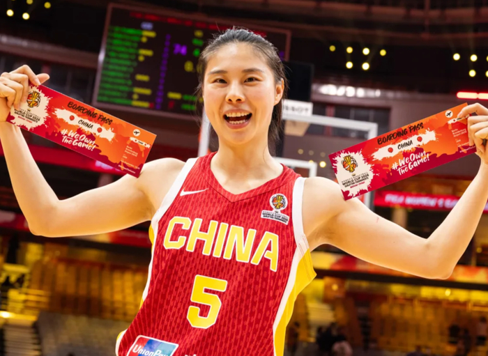 王思雨关键表现助中国女篮晋级世界杯 四川队季
