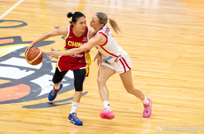 王思雨关键表现助中国女篮晋级世界杯 四川队季