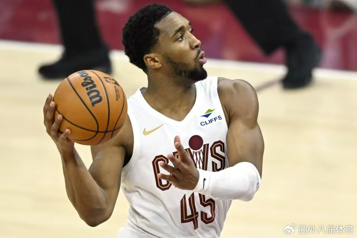 勇士团队篮球力克骑士 波尔津吉斯回归首战16分