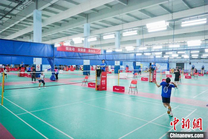 近200名两岸青少年在浙江嘉兴以球会友促交融，